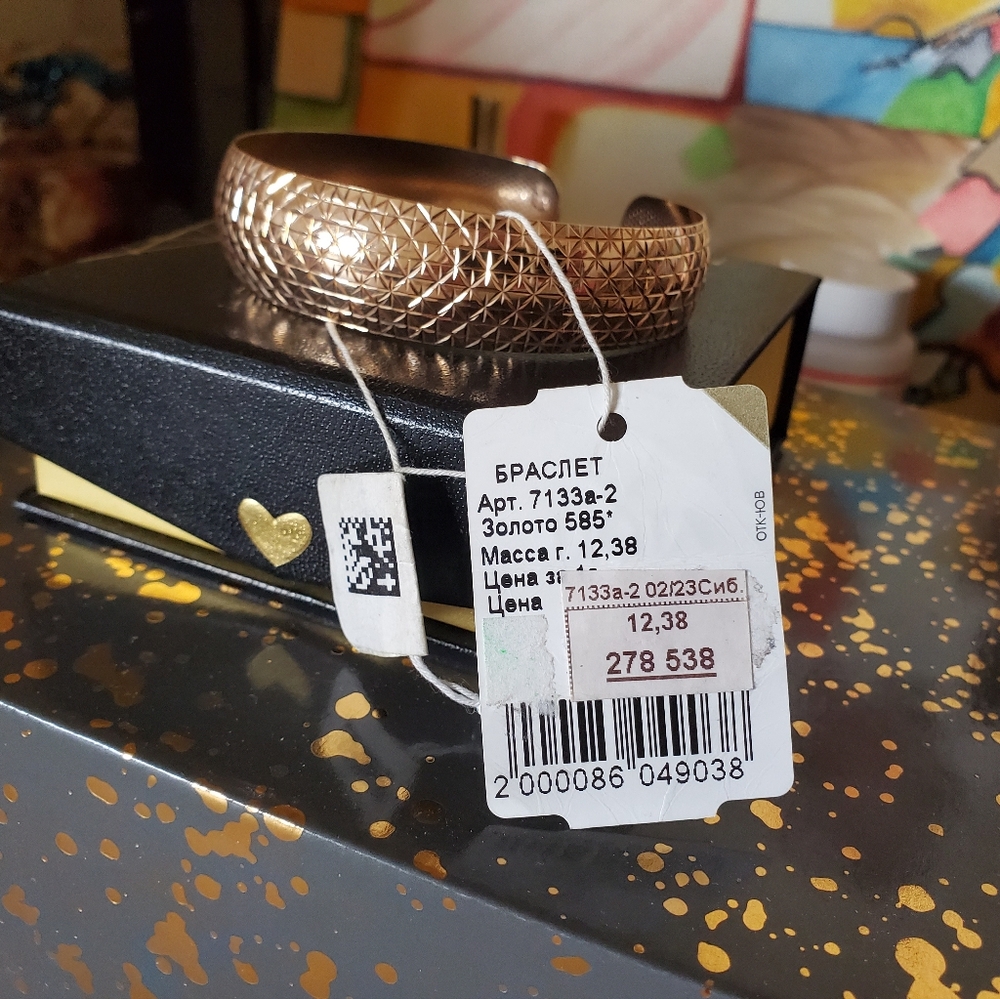 585 Gold Bangle - Picture 8 of 10